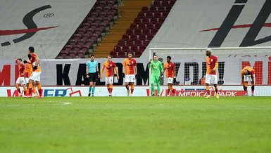Son dakika spor haberi: Galatasaray - Sivasspor maçında Donk sakatlandı ve oyundan çıktı