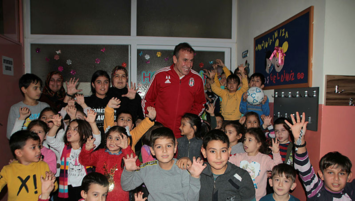 Öğrencilerle buluştu