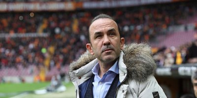 Mehmet Özdilek kasetleri izliyor