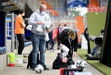 Almanya’da futbol yeniden başladı! İşte dikkat çeken corona virüsü tedbir kareleri