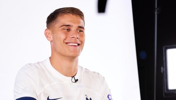 Tottenham Micky van de Ven'i kadrosuna kattı!