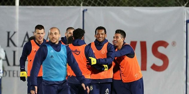Kanarya yine çifte mesaide
