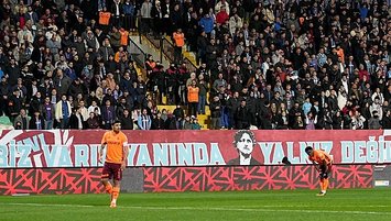 Tekke için pankart: Yalnız değilsin