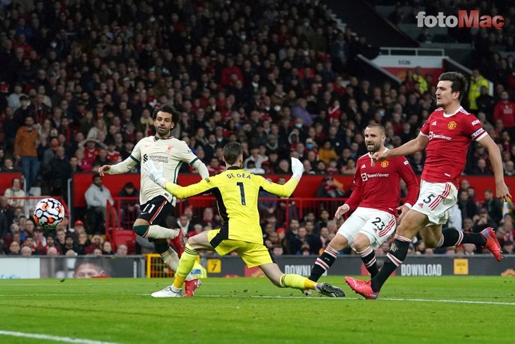 Manchester United-Liverpool maçında Mohamed Salah'tan tarihe geçen performans! Cristiano Ronaldo şaştı kaldı