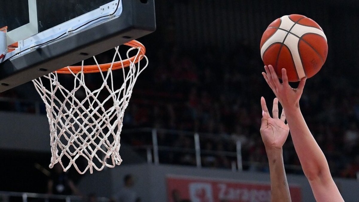 Fenerbahçe ile Galatasaray FIBA Kadınlar Avrupa Ligi'nde final için parkeye çıkıyor