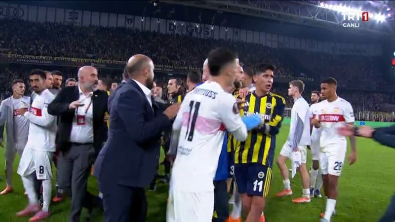 fenerbahce-stuttgart-macinin-sonunda-ortalik-karisti-iste-o-anlar-1761246318068.jpg