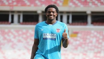 Sivasspor Menig'i kaptı