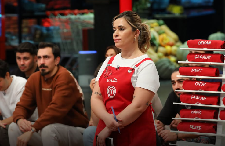 2-kasim-masterchefte-kaptanlik-oyununu-kim-kazandi-masterchef-mavi-ve-kirmizi-takim-kaptani-kim-oldu-1762149420986.png