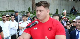 Rıza Kayaalp’ten muhteşem performans