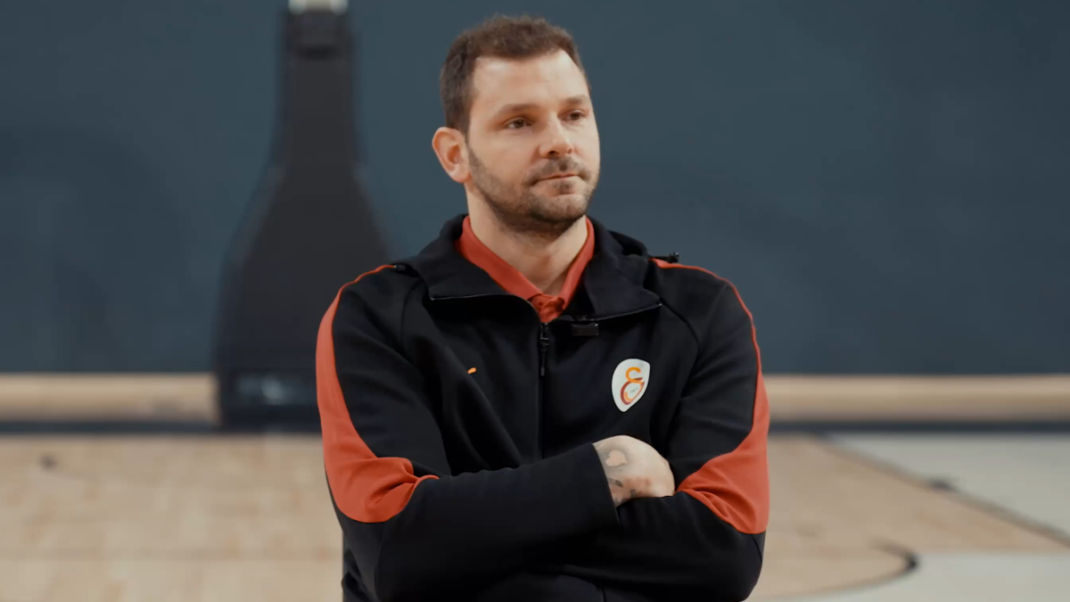 Galatasaray'da Vladimir Micov ile yollar ayrıldı.