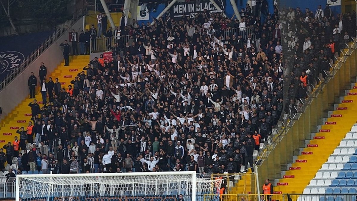 Beşiktaş tribünlerinden sert tepki! “Sergen gelecek, hesap verecek”