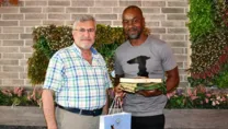Eddie Newton’a kıymetli hediyeler