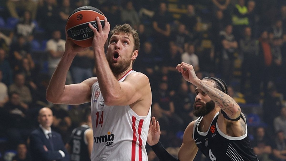 EuroLeague'de normal sezonun MVP'si Sasha Vezenkov oldu