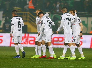 Akhisarspor - Beşiktaş maçından kareler
