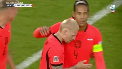 >GOL | Sırbistan 0-1 Hollanda