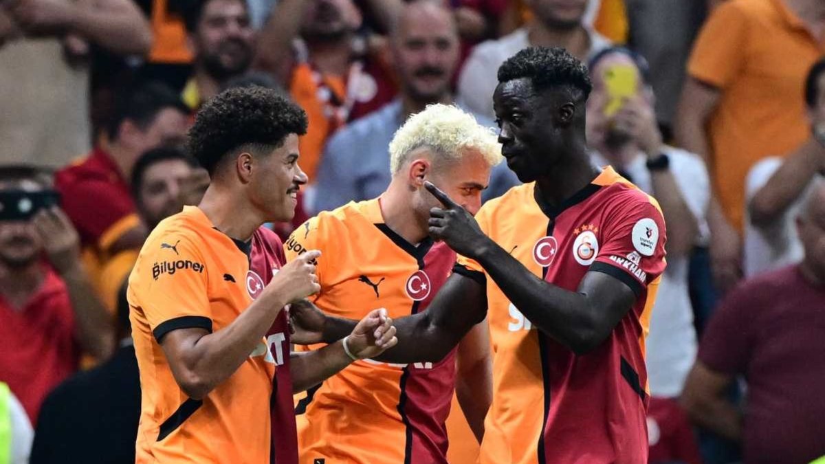 TRANSFER HABERİ | Galatasaray'ın yıldızına Ada kancası! Yeniden talip oldular TRANSFER HABERİ | Galatasaray'ın yıldızına Ada kancası! Yeniden talip oldular