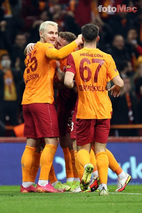 SPOR HABERİ - Galatasaray'da Sneijder'in ardından bir ilk! Morutan...