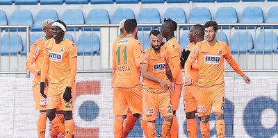Alanyasporlu futbolculardan "Evde kal" mesajı