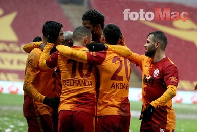 Son dakika spor haberi: Galatasaray-Kasımpaşa maçı sonrası sosyal medya ikiye bölündü! Kerem-Varga pozisyonu penaltı mı?