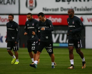 Beşiktaşlı futbolcular hentbol oynadı!