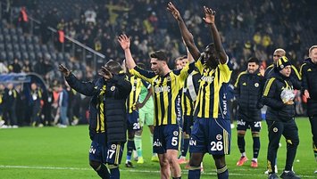 Zirvedeki üç takımdan biri