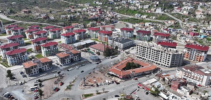 bakan-kurum-mujdeyi-verdi-tokiden-orta-gelirlilere-20-bin-ev-kura-yok-cekilis-yok-1780563211392.jpeg TOKİ'den kurasız çekilişsiz 20 bin konut kampanyası!