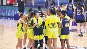 Kraliçeler 8’de 8 yaptı