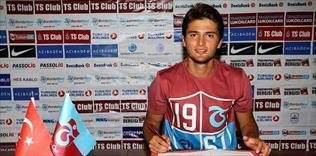 Okay Yokuşlu 3 yıllık imza attı