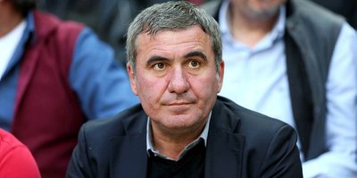 Hagi, yılın teknik direktörü seçildi