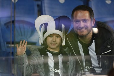 Beşiktaş maçında sevgililer gününe özel tribün