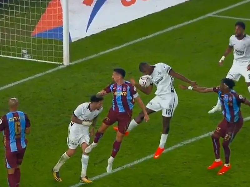 trabzonspor-penalti-bekledi-cihan-aydin-devam-ettirdi-1792432261544.jpg Trabzonspor, Beşiktaş karşısında penaltı bekledi! İşte o pozisyon - 1