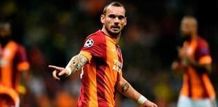 Sneijder kalıyor