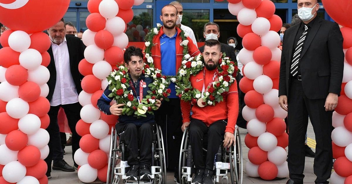 Şampiyonlara karşılama