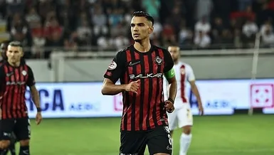 Çorumlu Atakan kazada yaralandı