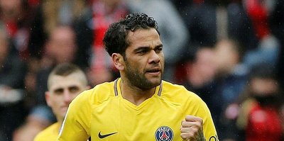 Adriano’dan, Alves’e Beşiktaş forması