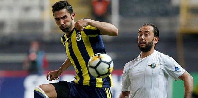 Fener sola oyuncu bakıyor