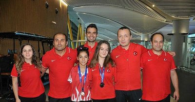 Paralimpik Yüzme Milli Takımı İstanbul'a döndü