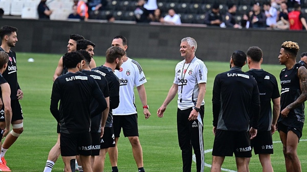 Beşiktaş'tan taraftara açık antrenman Beşiktaş'tan taraftara açık antrenman