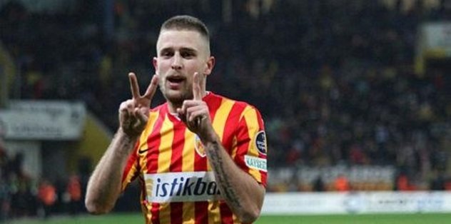 Artem Kravets: "Attığım golle önemli bir galibiyet aldık"