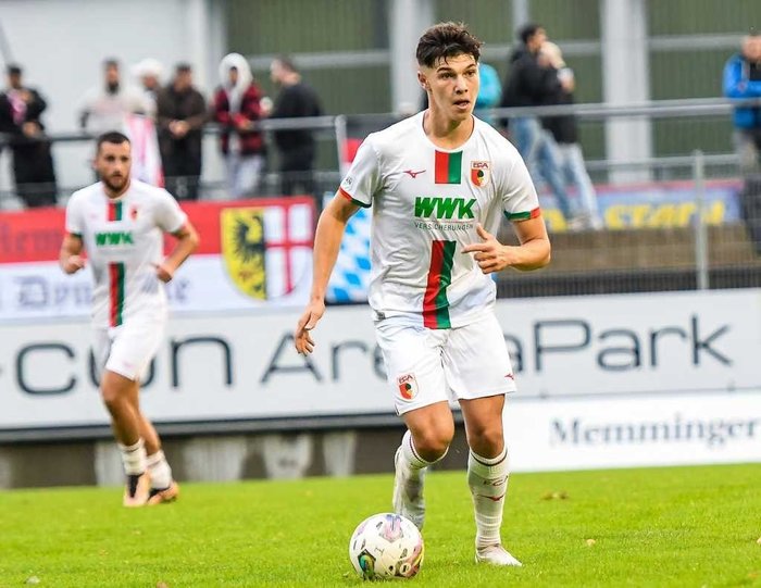 mert-komur-kimdir-besiktasin-10-numara-adayi-mert-komur-kac-yasinda-kariyeri-1769874961681.jpeg Beşiktaş'ın 10 numara adayı Mert Kömür!