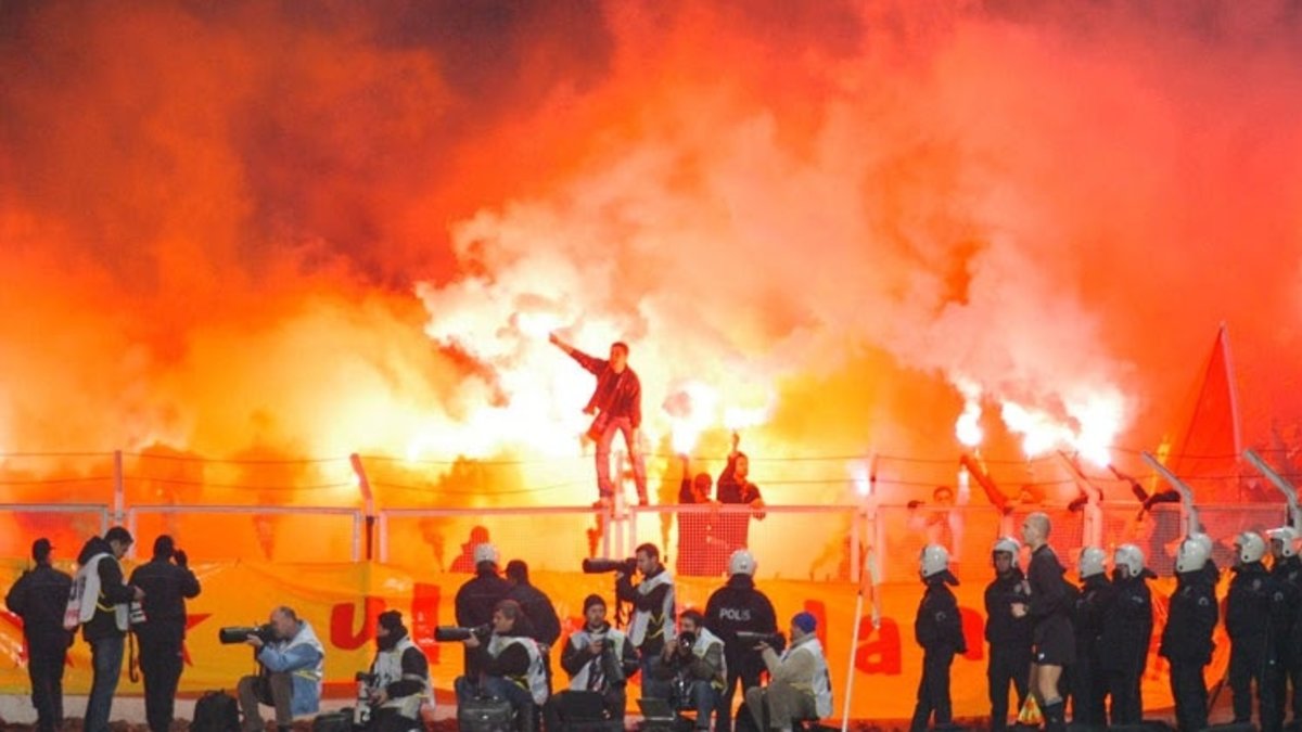 Dünyanın en korkutucu stadyumlarını açıkladılar! Türkiye'den o stadyum 2. sırada Dünyanın en korkutucu stadyumlarını açıkladılar! Türkiye'den o stadyum 2. sırada