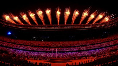 2020 Tokyo Olimpiyat Oyunları'nda muhteşem kapanış töreni! Türk bayrağını Busenaz Sürmeneli taşıdı