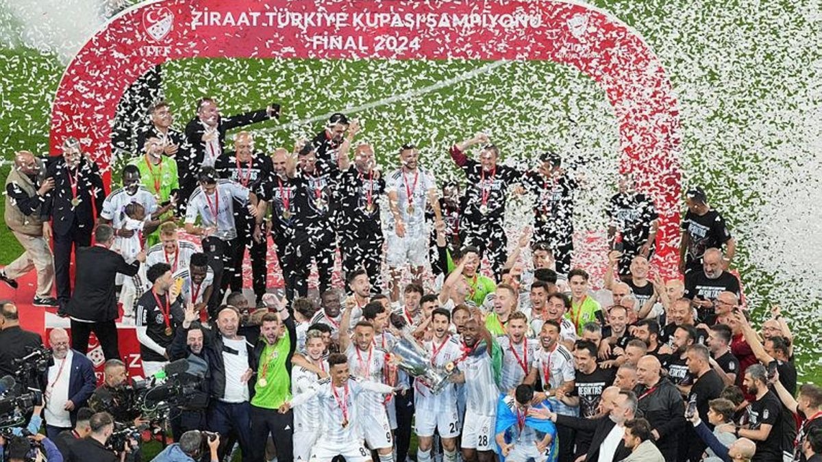 Beşiktaş Ziraat Türkiye Kupası'nı kaldırdı İşte o özel anlar