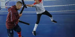 Şampiyon boksörlerden zincirli eylem