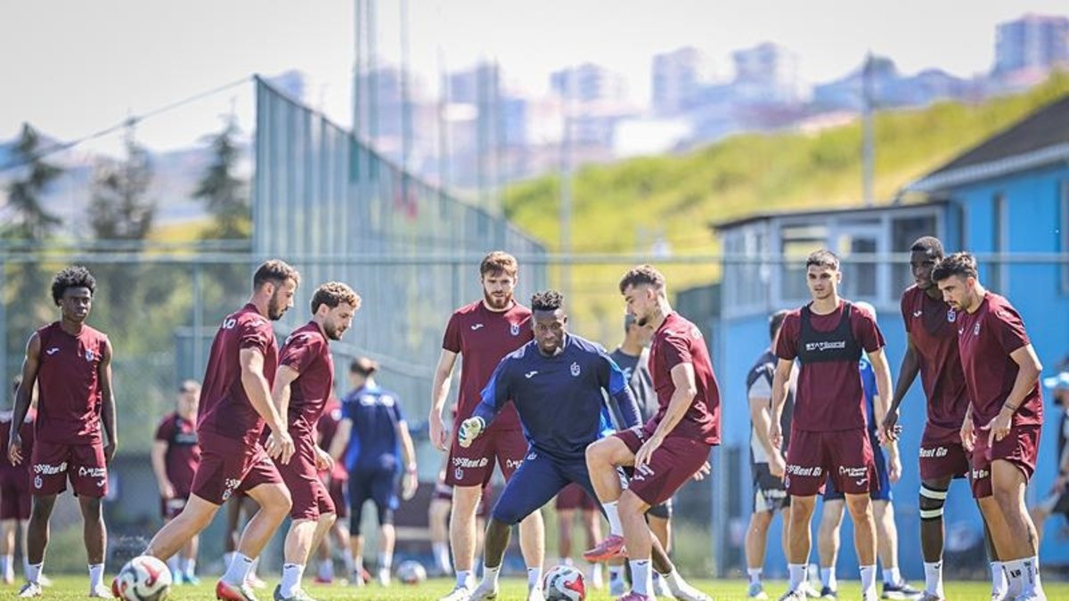 Kadrosuna 8 futbolcu kattı