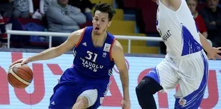 Anadolu Efes farklı kazandı