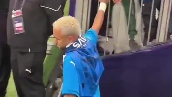 Neymar'a hırsızlık şoku! Taraftar yüzüğünü çaldı