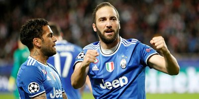 Higuain finalin kapısını araladı