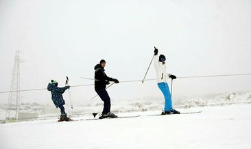 Hesarek Kayak Festivali kar üzerinde 'halay'la kutlandı