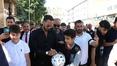 Hakan Çalhanoğlu memleketi Bayburt'ta coşkuyla karşılandı